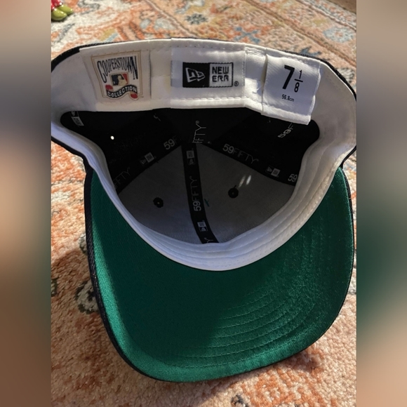 Chicago White Sox collectible hat. - Picture 2 of 6